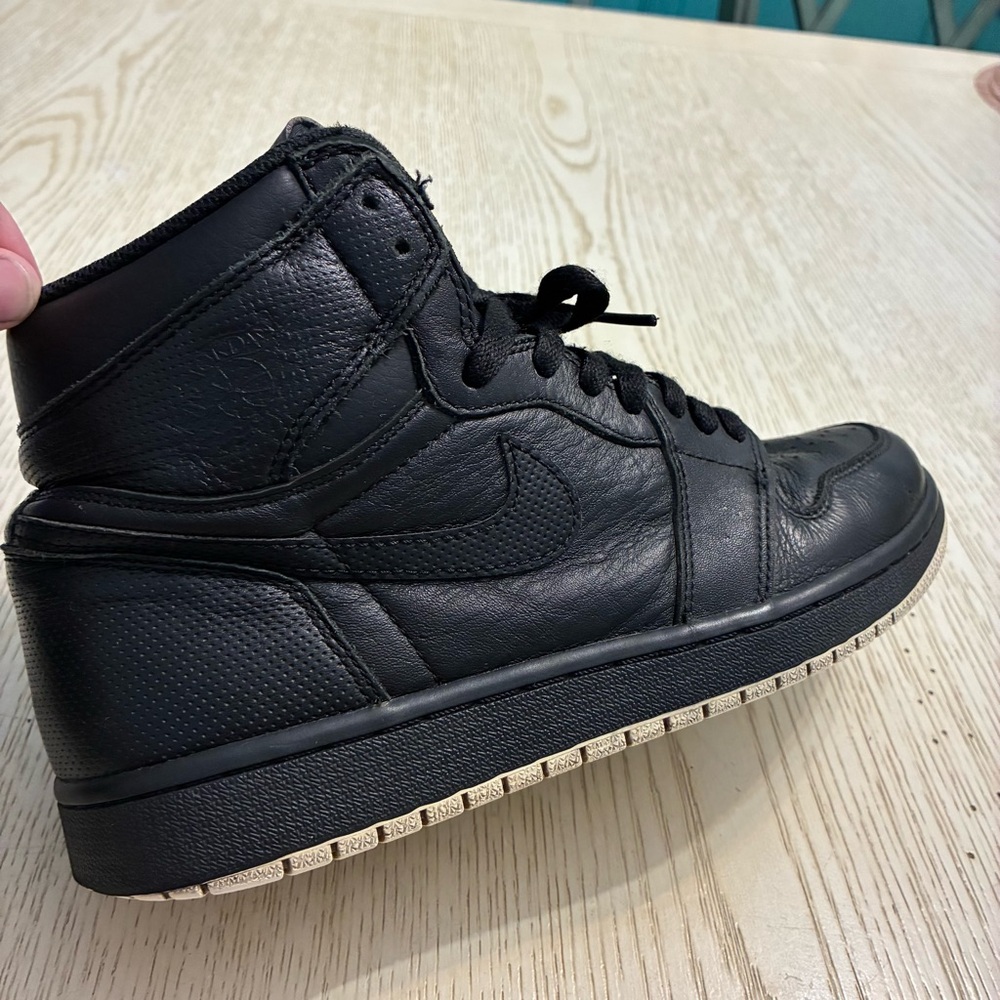Men’s Nike Jordan 1 Retro High OG Perforated (Back/White) - Picture 15 of 16